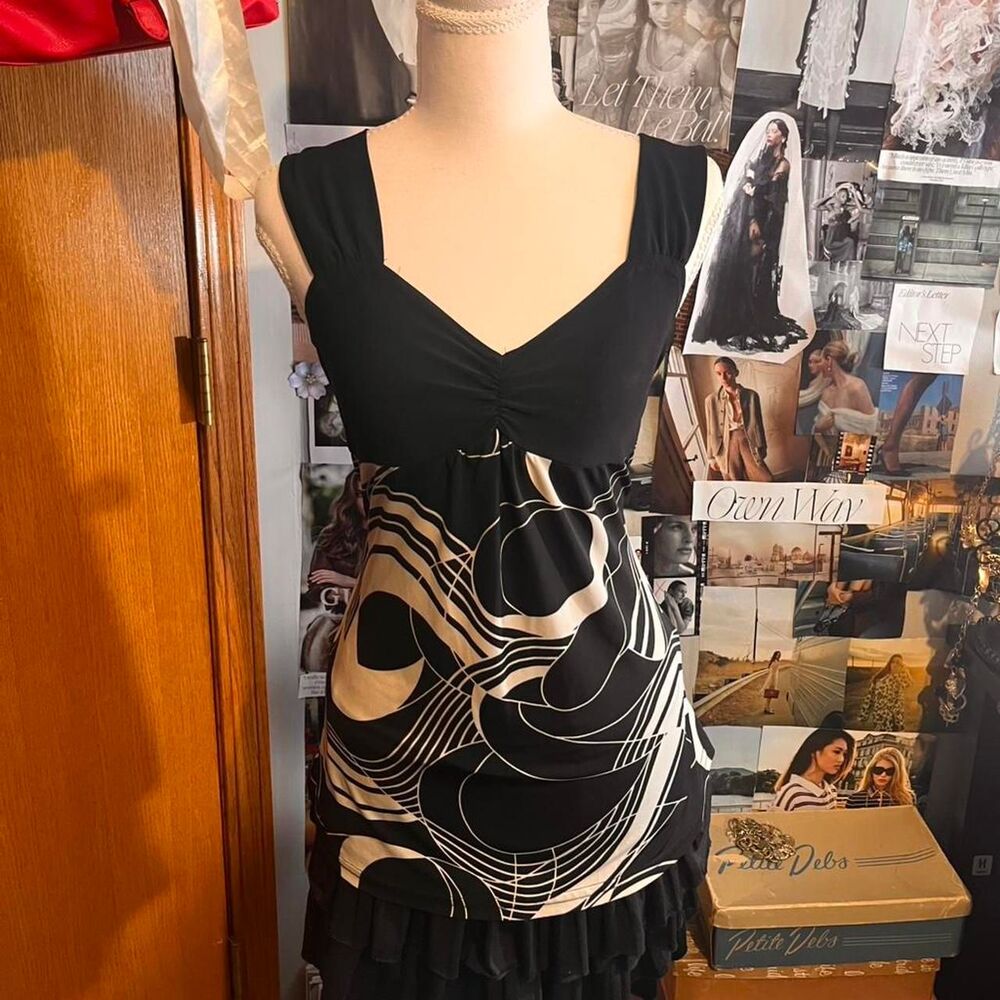 Claudia-richard Women's Black T-shirt